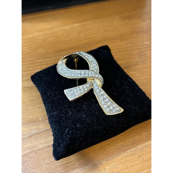 Fabulous Crystal Rhinestone Gold Tone Ribbon Loop Brooch Vintage 2 “ - Picture 7 of 7